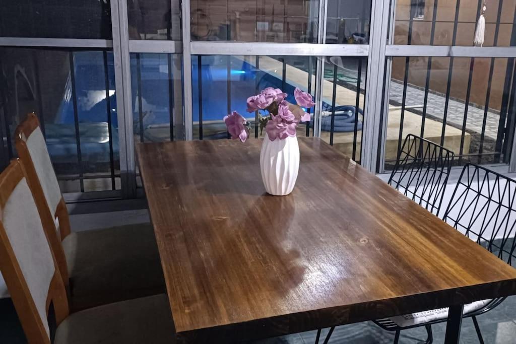 Casa Olivia- Alojamiento Con Piscina - Aeropuerto Ezeiza Exteriör bild